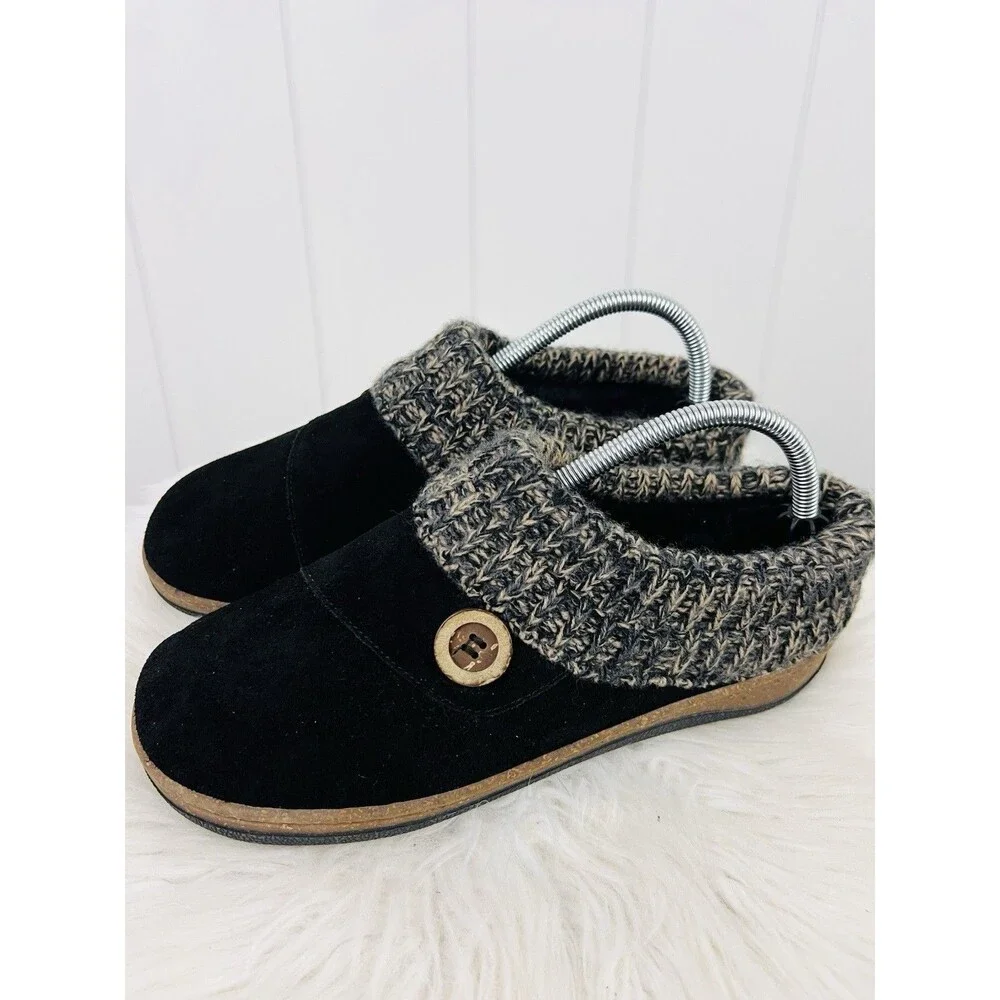 Clarks Black Suede Sweater Clogs Comfort Slippers Knit Collar Button Accent 9M